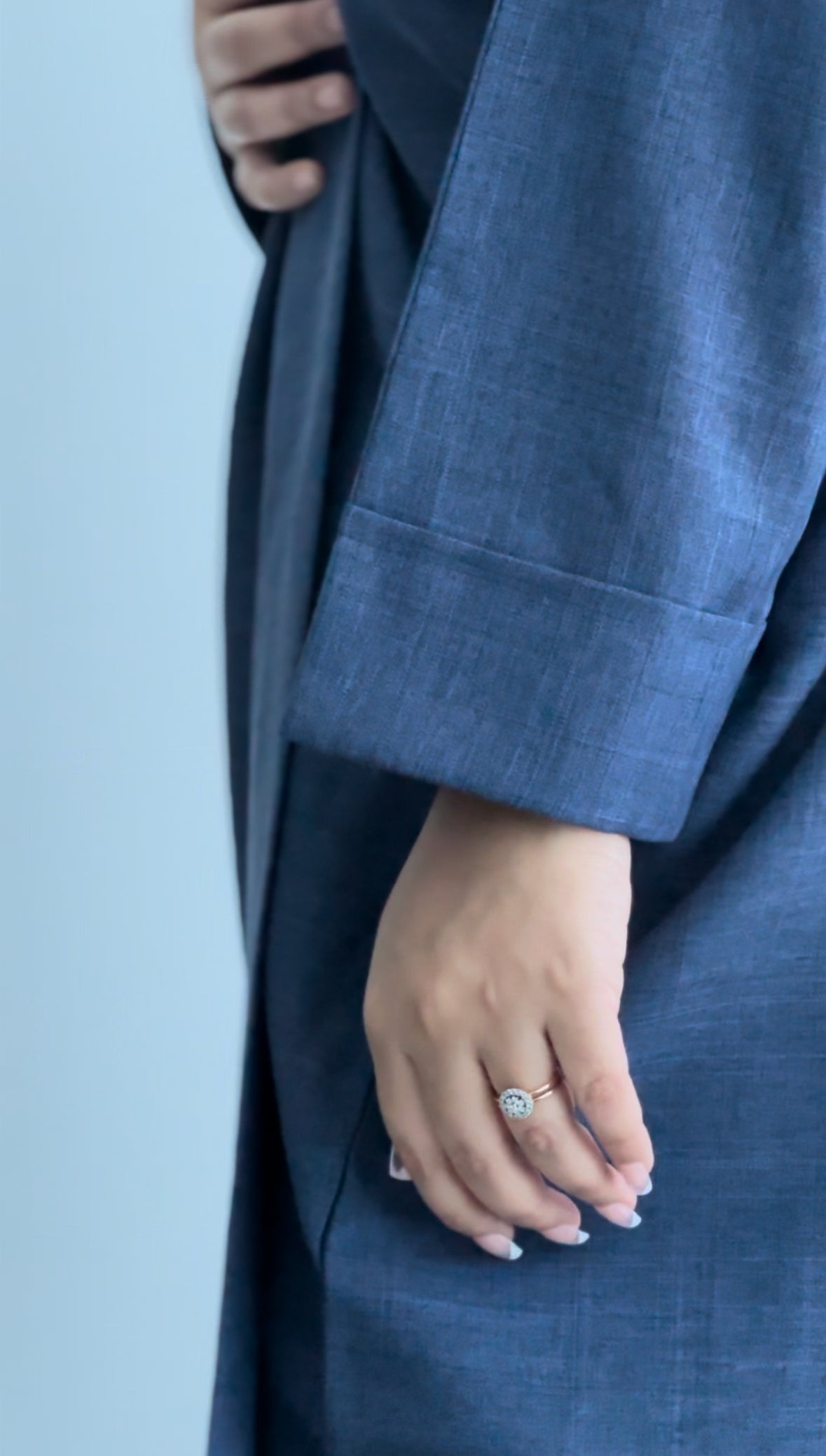Linen Abaya in color Blue