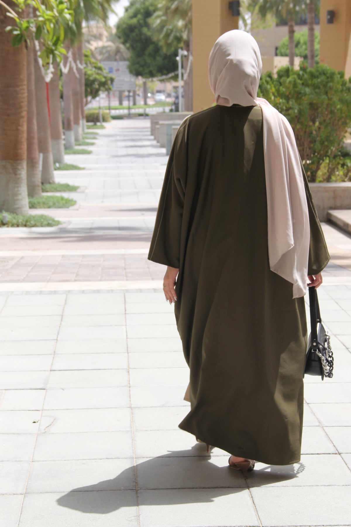 Bisht style Abaya in Biege & Olive